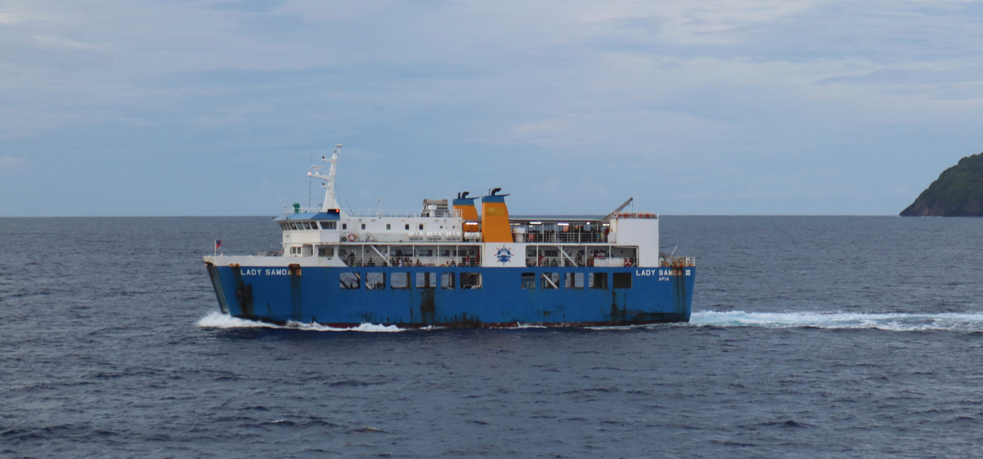kreuzendes Fährschiff "Lady Samoa"